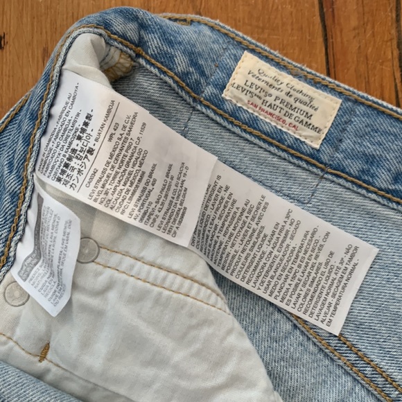 Levi’s 501 high waisted distressed jean short - Picture 3 of 4